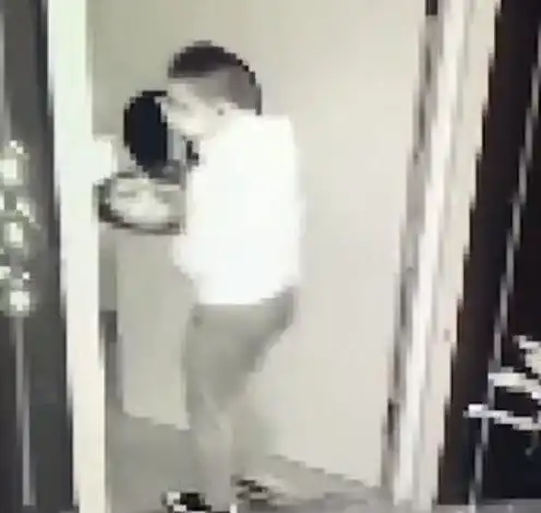 女子被足浴店男服务员看光,开口索要巨额赔偿