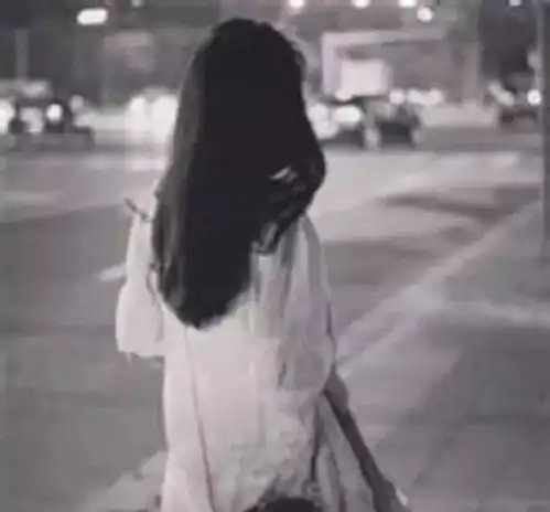 不是喜欢笑,是生活需要