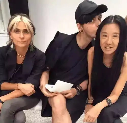 婚纱女王王薇薇,身价40亿,拥有71岁的脸蛋和17岁的身材