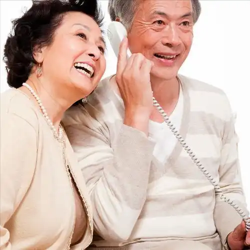 52岁大妈再嫁67岁大爷,阿姨他太不要脸了,大爷是她自愿的
