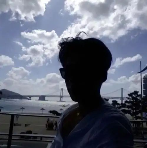 开朗大方boy我每天都会打扫屋子