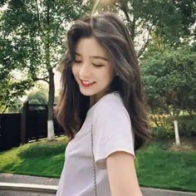 女生背影长发头像侧面长发飘逸的小姐姐