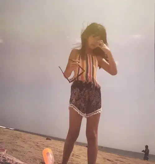 曹格的女儿长大了丑萌姐姐成长腿女神,果然是女大十八变啊