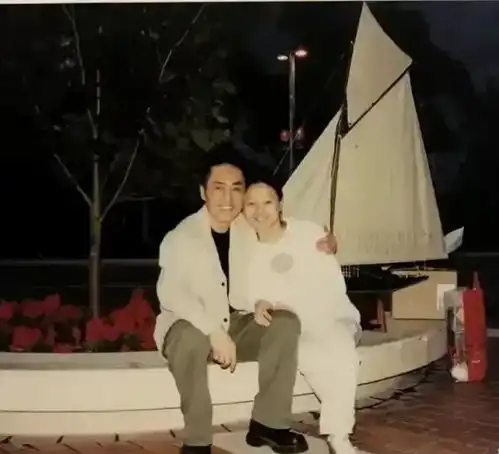 张艺谋回家奔丧,女儿含泪我希望你和妈妈复婚,给我个完整的家