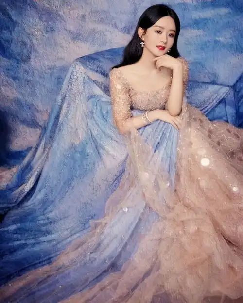 如何用妆容秒变氛围感美人