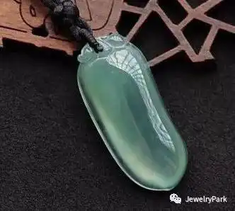 知道天天戴身上的翡翠有什么寓意吗