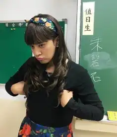 他扮女人美爆天,与网红女友相爱6年零绯闻,今40岁仍演大学生