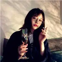 无聊了,寂寞了抽支香烟吧,伤感颓废女生头像抽烟的