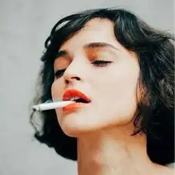 欧美气质个性霸气美女微信头像1