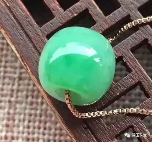 给孩子佩戴翡翠要小心,这些危害对孩子真的很大