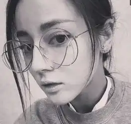 明星戴上眼镜气质百变易烊千玺撩人王俊凯与众不同