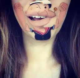 英化妆师在嘴唇上画生动卡通人物走红