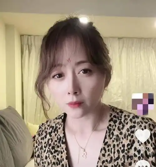 她是tvb最美妖精,电波少女出道,一年拍20部戏,女儿容貌不逊妈