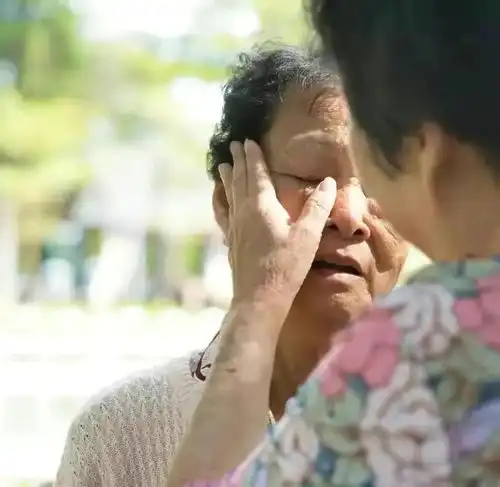58岁大妈再婚50岁男人洞房花烛夜就过不下去,大妈他不是好玩意
