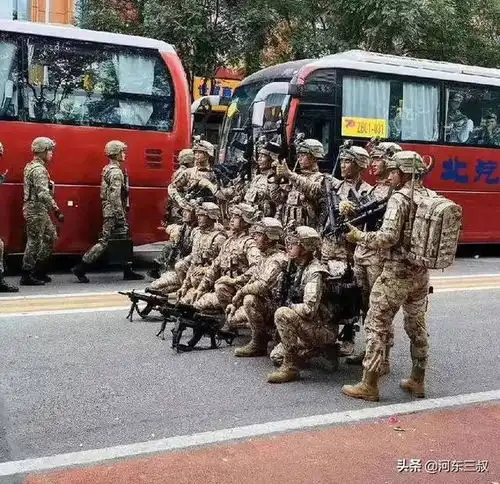 颜值国际范,阅兵中简约而不失精致的新式突击步枪