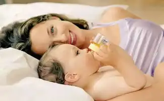 纯母乳宝宝要不要喝水,看完你就懂了