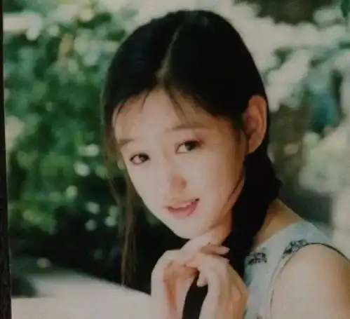 红人她是胡歌前女友,如今带发修行,40岁单身,但活得很美