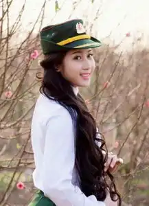 军装不同但同样撩人新旧版军服下的越南女兵