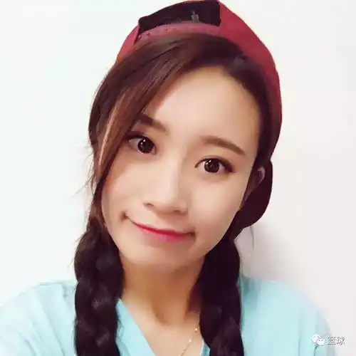 球场女baller好一个长腿小姐姐能突能投还能单手抓球