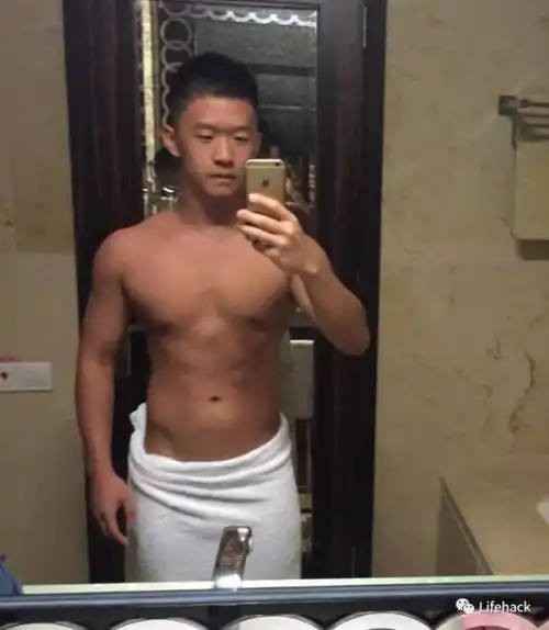 第一批00后已经虐成肌肉男,8090后的油腻大叔呢