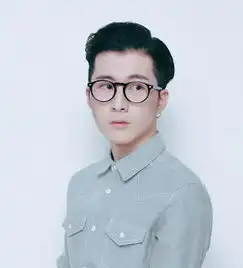 带眼睛的男生发型设计简单造型不失帅气感