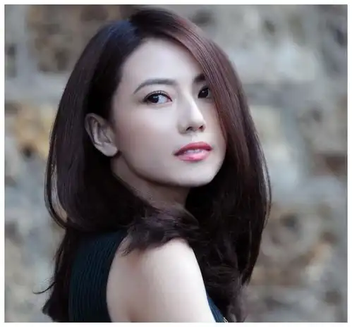 耐看型的女生,长相上往往有以下4个共同点,看看有没有你