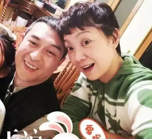 50岁王海燕离婚分上亿资产,二婚嫁给张嘉译,9岁女儿可爱到爆
