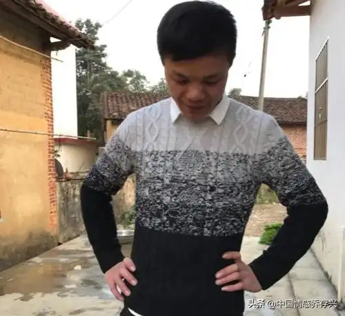 河南小伙为救晕倒大妈,耽误相亲时间,看到大妈女儿后小伙子懵了