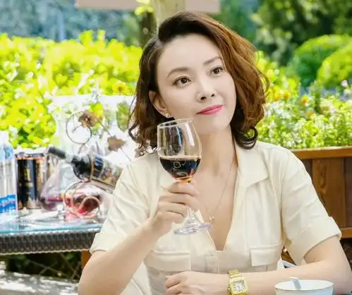 人到中年,对异性还有强吸引力的女人,不会少了几个条件