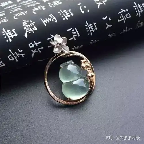 翡翠包装什么颜色好看