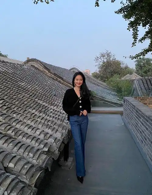 真是被杨采钰的法式风撩到了,南法衬衫优雅有风情,难掩阔太气质