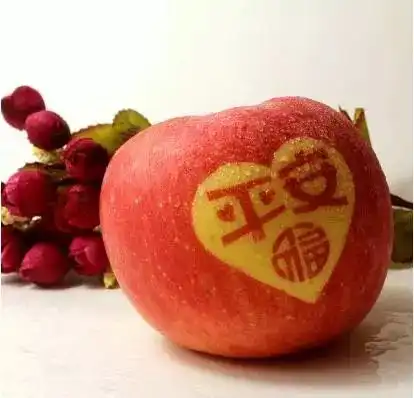 她才4岁就红遍泉州过个生日,不止送出iphonex,还有10米大蛋糕