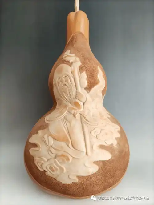 匠人面对面颠覆认知东北美女工艺师雕刻各路神仙,网友直呼高手