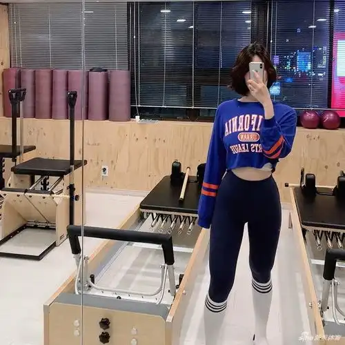 模特小姐姐爱上普拉提健身来感受她的好身材