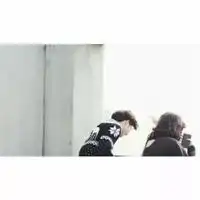 上下白色边的情侣头像上下白边双人情侣头像