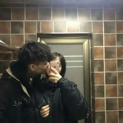 幸福甜美情头像情侣一左一右,我太喜欢你了