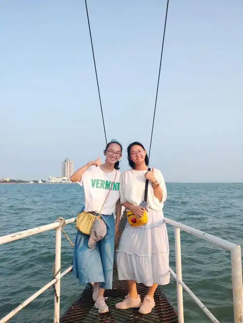 青岛看海济南赏泉,度清凉