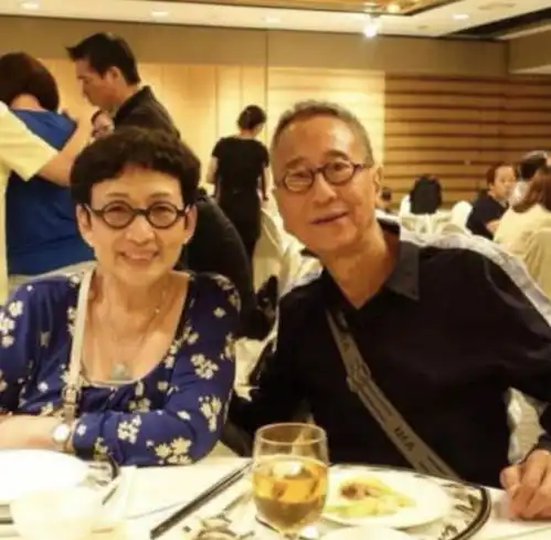 tvb绿叶冯素波生日难忘父亲,76岁仍不言休,生日愿望为父亲出书