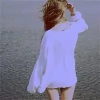 帮我找找女生头像不要正面的,背影或侧面