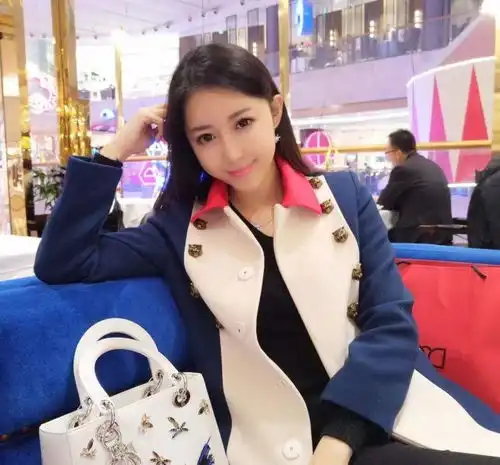 宣云直播分享好物,妆容精致淡定面对镜头,首次提及老公潘玮柏
