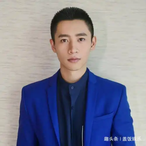 吴尊隐婚震荡娱乐圈多名男星秘恋被扒,有女友明目张胆上台献花