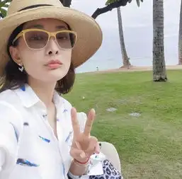 牛莉晒与靳东有爱合影,变样的那文让网友认不出,一排帅哥成亮点