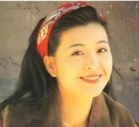 21岁嫁大30岁富豪,婚后13天守寡,做4年小三,今50岁老公常偷吃