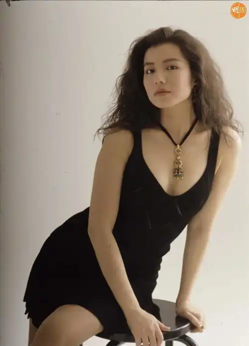 拥有野性美的女明星,我只服钟楚红,大波浪基础款,妩媚到极致