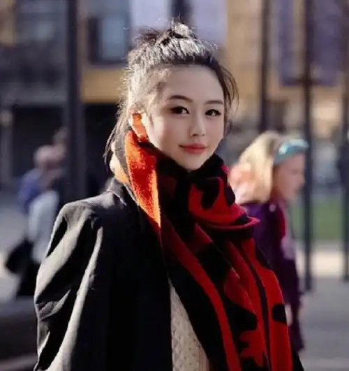 邱淑贞女儿沈月自曝曾受同学排挤,不喜欢被关注,有意进军娱乐圈