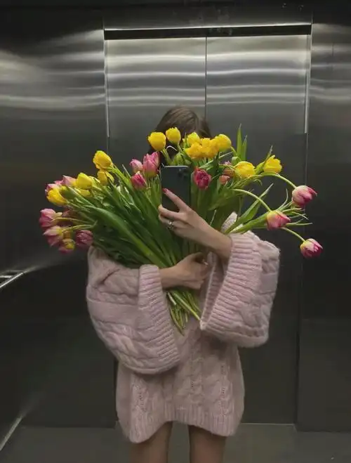 心理测试猜猜哪个抱花女孩容貌最好看,测测你的第六感有多准