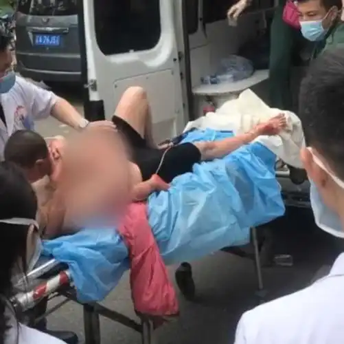 热水器爆炸,17个月的宝宝95烧伤,宝妈忍着剧痛抱着孩子不放手