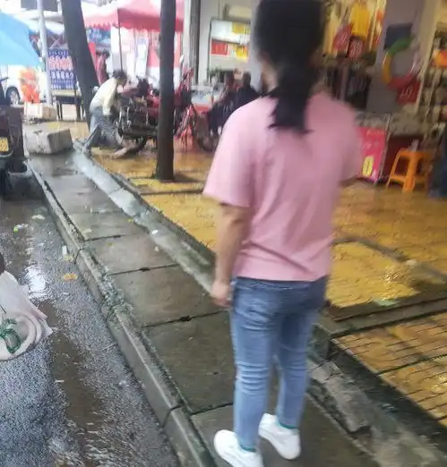 50岁中年男人的自白离婚15年再遇前妻,眼前这一幕让我无法接受