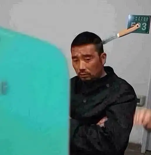 河北一孩子头部受伤,送医半小时无人理,家长拍视频医德何在