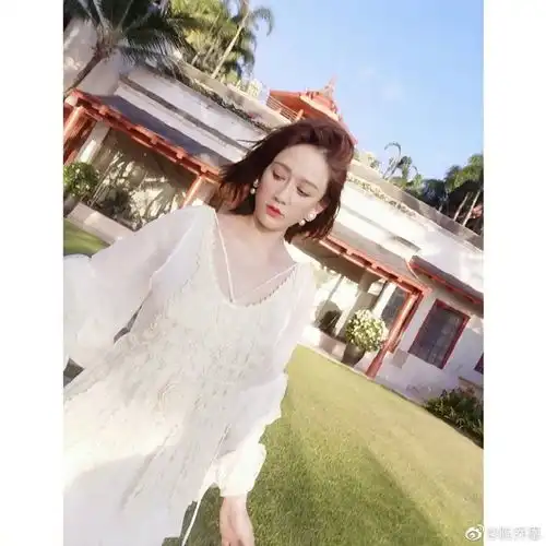 被艾伦高调表白示爱后,陈乔恩晒自拍越来越有女人味